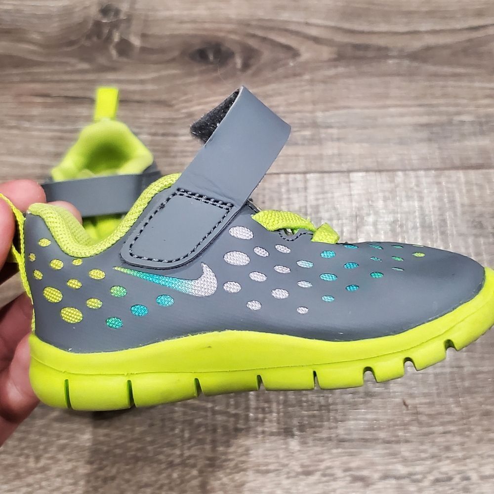 Baby Boys Nike Sneakers Size 4 Gray and Lime Kids Sneakers - Picture 5 of 6